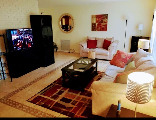 Photo - 170 Larchwood Dr