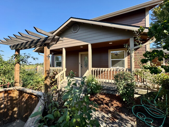Building Photo - 1094 NE Conifer Blvd Rental