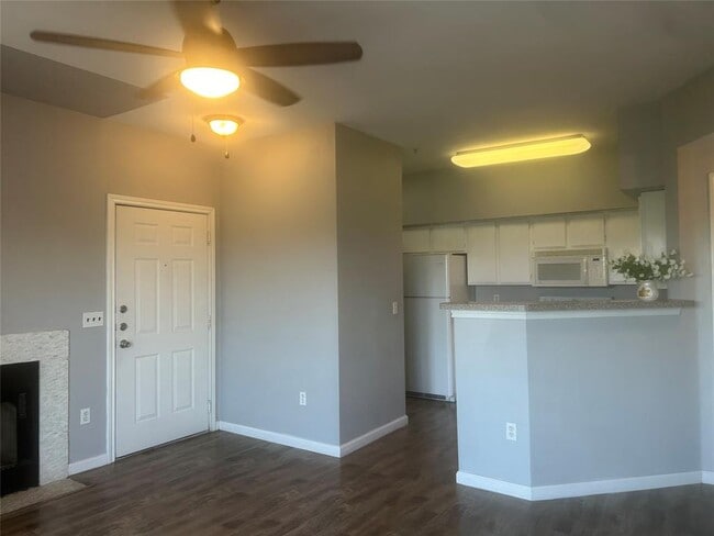 Photo - 2320 Gracy Farms Ln Unit 833