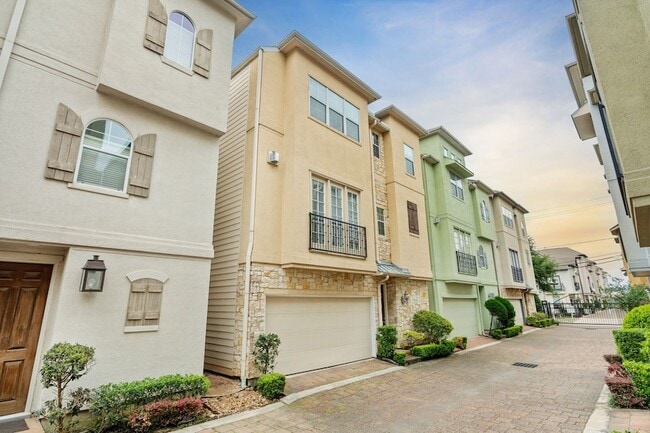 Photo - 2820 Sherwin St