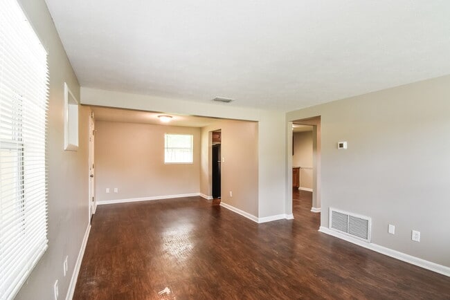 Photo - 5816 Sonora Dr W