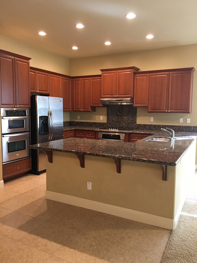 Building Photo - Gorgeous Folsom Home close to shopping,schools, and more!