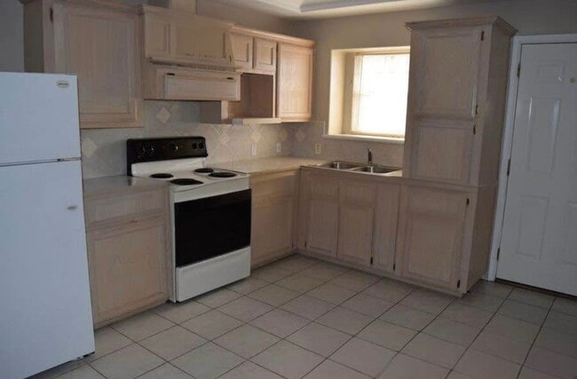 2210 Peridot St Unit 3