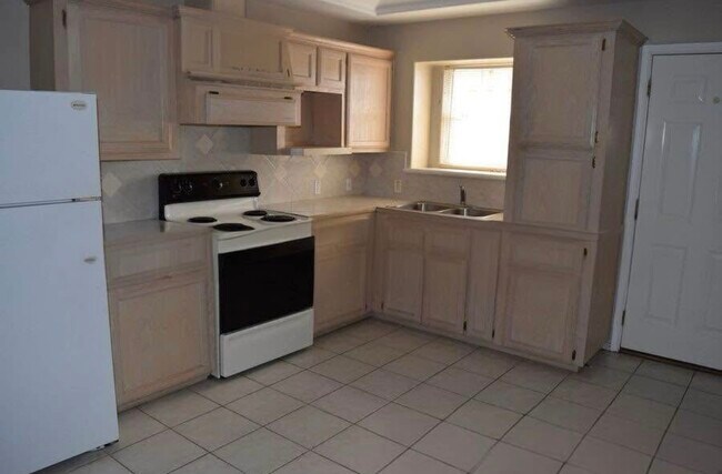 Photo - 2210 Peridot St Unit 3