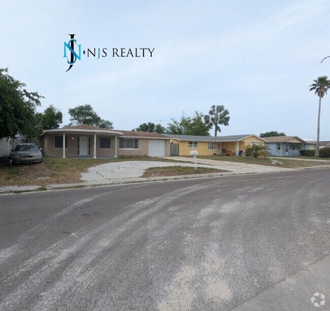 Building Photo - Gorgeous 3/2 1804 Sq. Ft. with new floorin... Rental