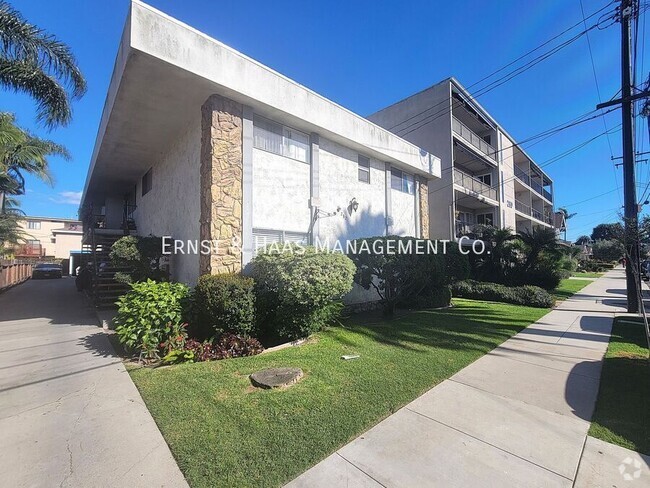 Building Photo - Charming 3-Bed, 2-Bath Long Beach Retreat ... Unit D Rental