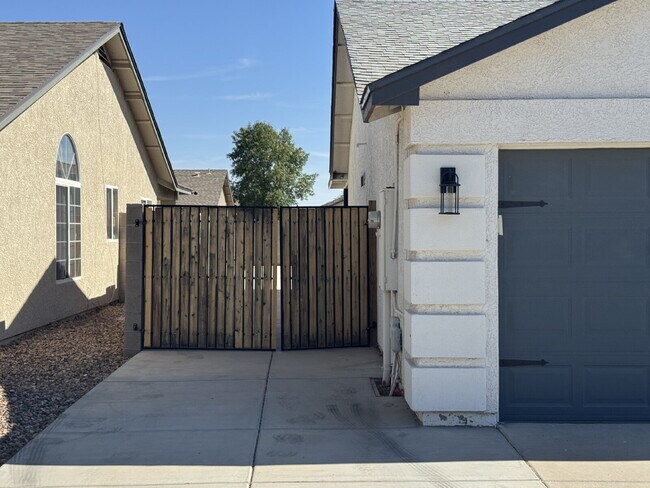 4427 E Meadow Lark Way
