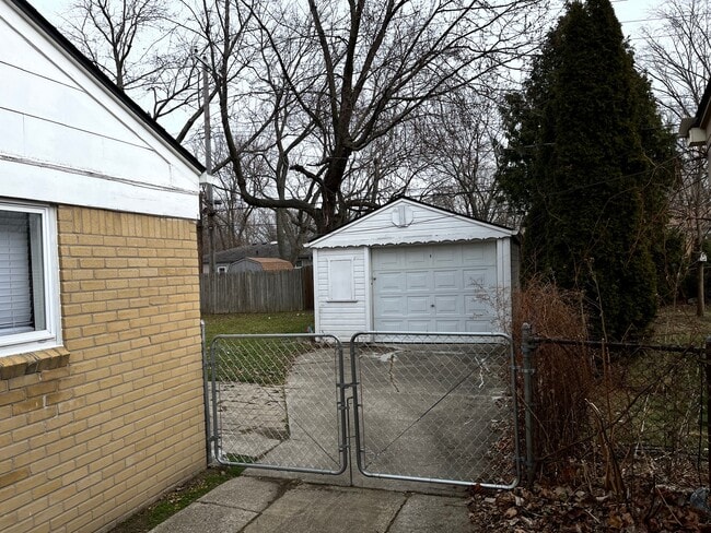 Photo - 27640 Barrington St