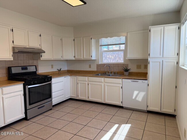 Photo - 293 Atlantic Rd