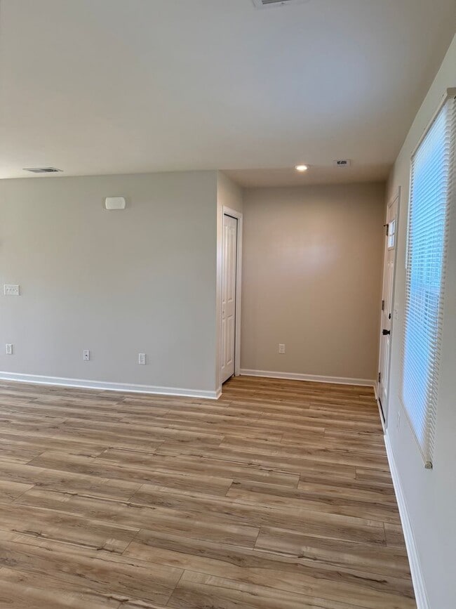 Photo - Price & Location!