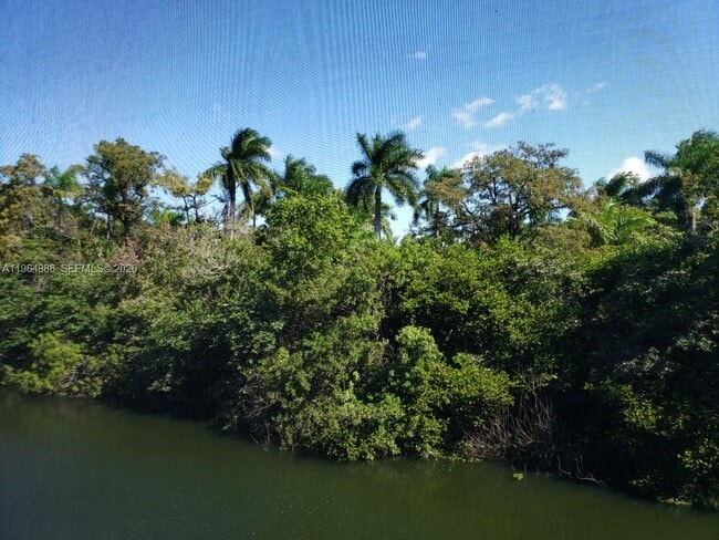 Building Photo - 116 Royal Pk Dr Unit 2D