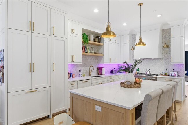 Photo - 3219 N Seminary Ave Unit 1S