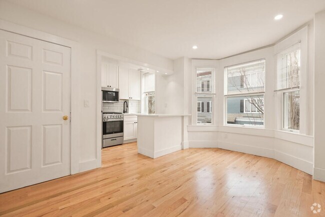 Building Photo - 464 E 3rd St Unit 3 Rental
