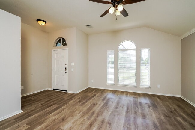 Photo - 204 Harvard Dr