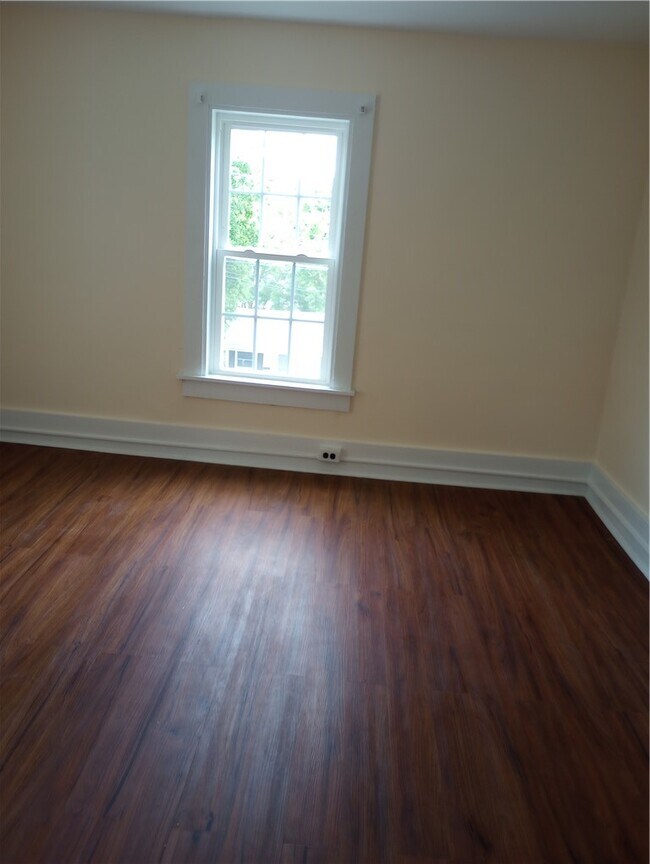 Photo - 120 W 6th St