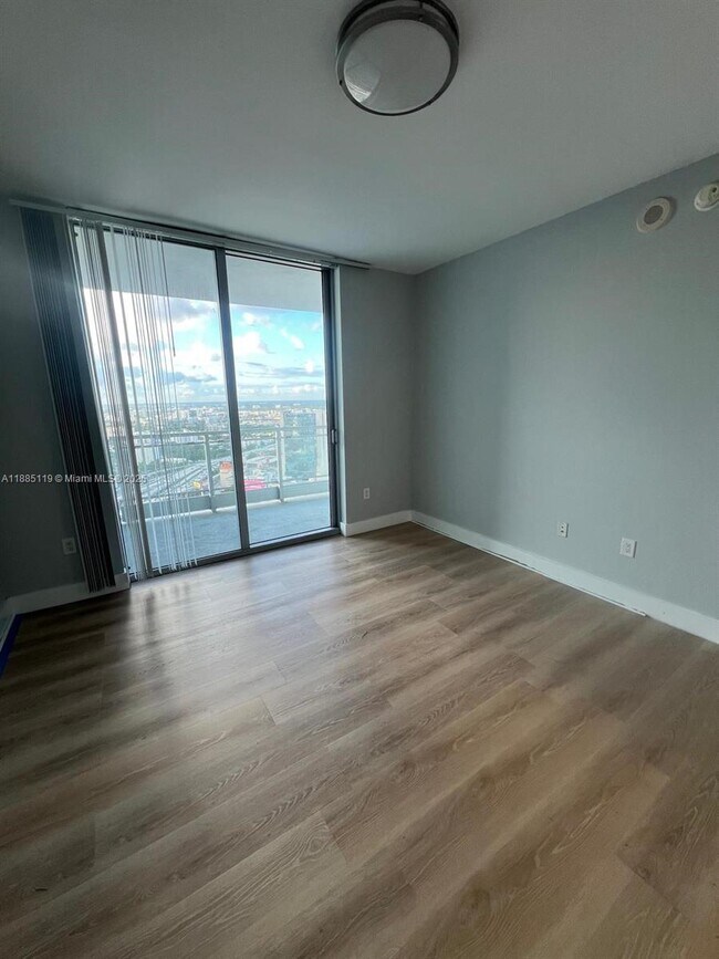 Photo - 90 SW 3rd St Unidad 4208