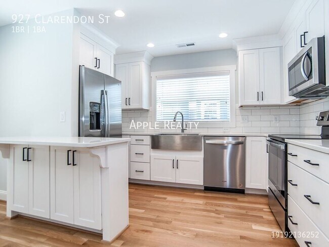 Photo - 927 Clarendon St