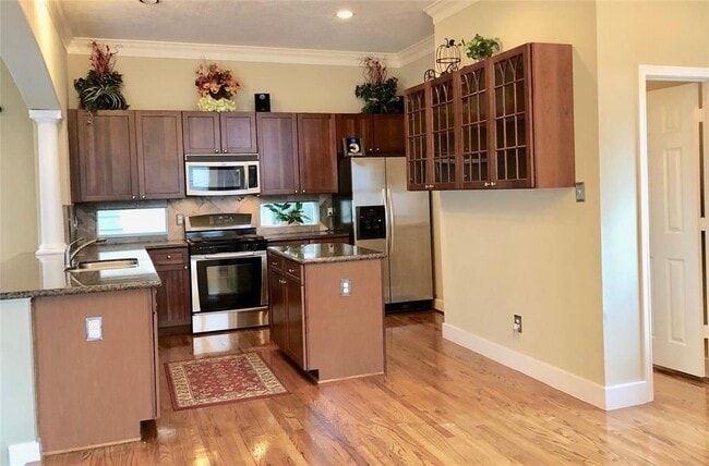 Photo - 918 W 26th St