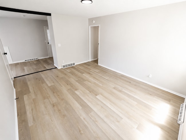 Photo - 255 Taylor Rd