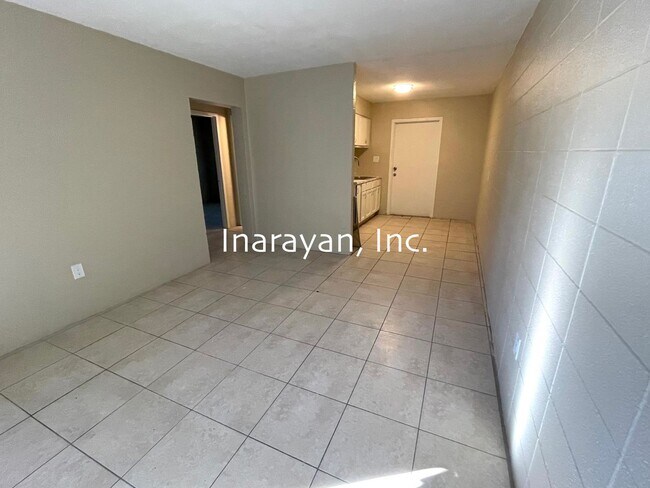 Photo - 1011-1013 Dewitt Drive Unit 1013 Dewitt - B