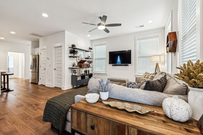 Photo - 420 Creative Way