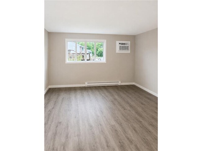 Building Photo - 800 Hackberry Dr Unit H-3