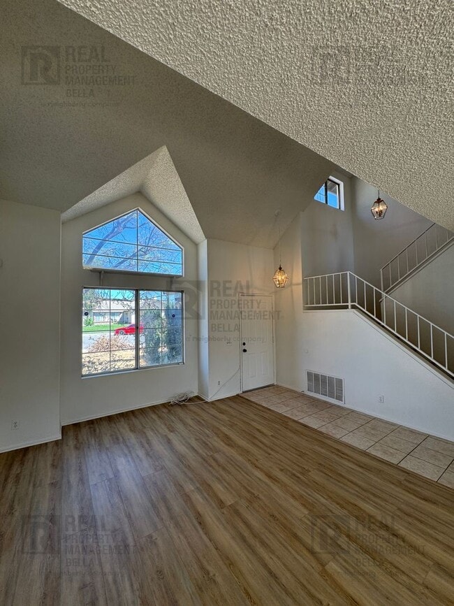1330 Wrigley Ln