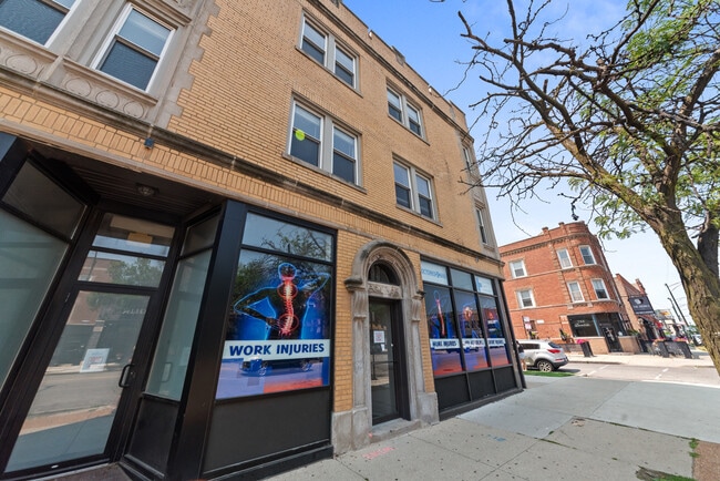 Building Photo - 3533 W Fullerton Ave Rental