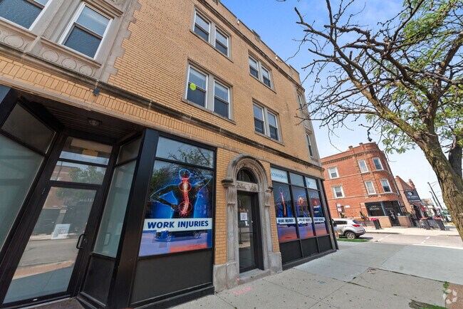 Building Photo - 3533 W Fullerton Ave Rental