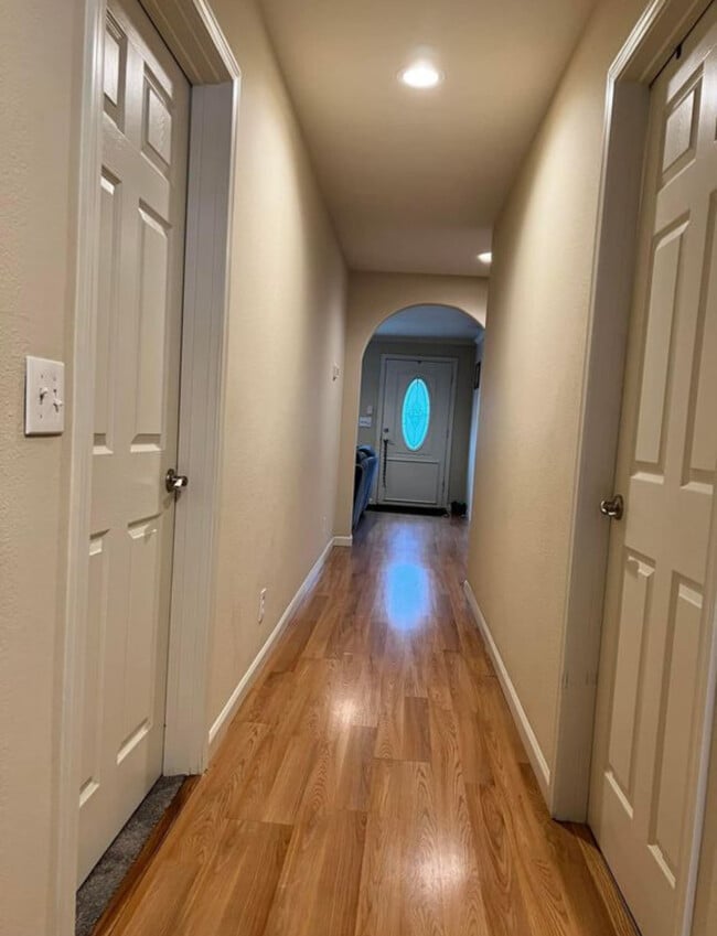 Photo - 239 S 126th St