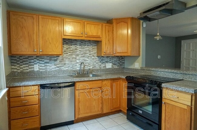 Photo - 2431 Grove St