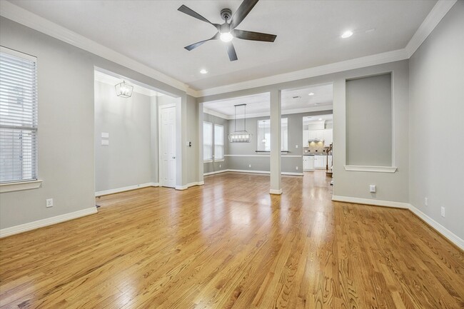 Photo - 5337 Elm St
