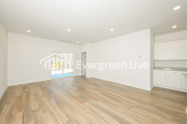 Photo - 2476 Lennox Rd SE