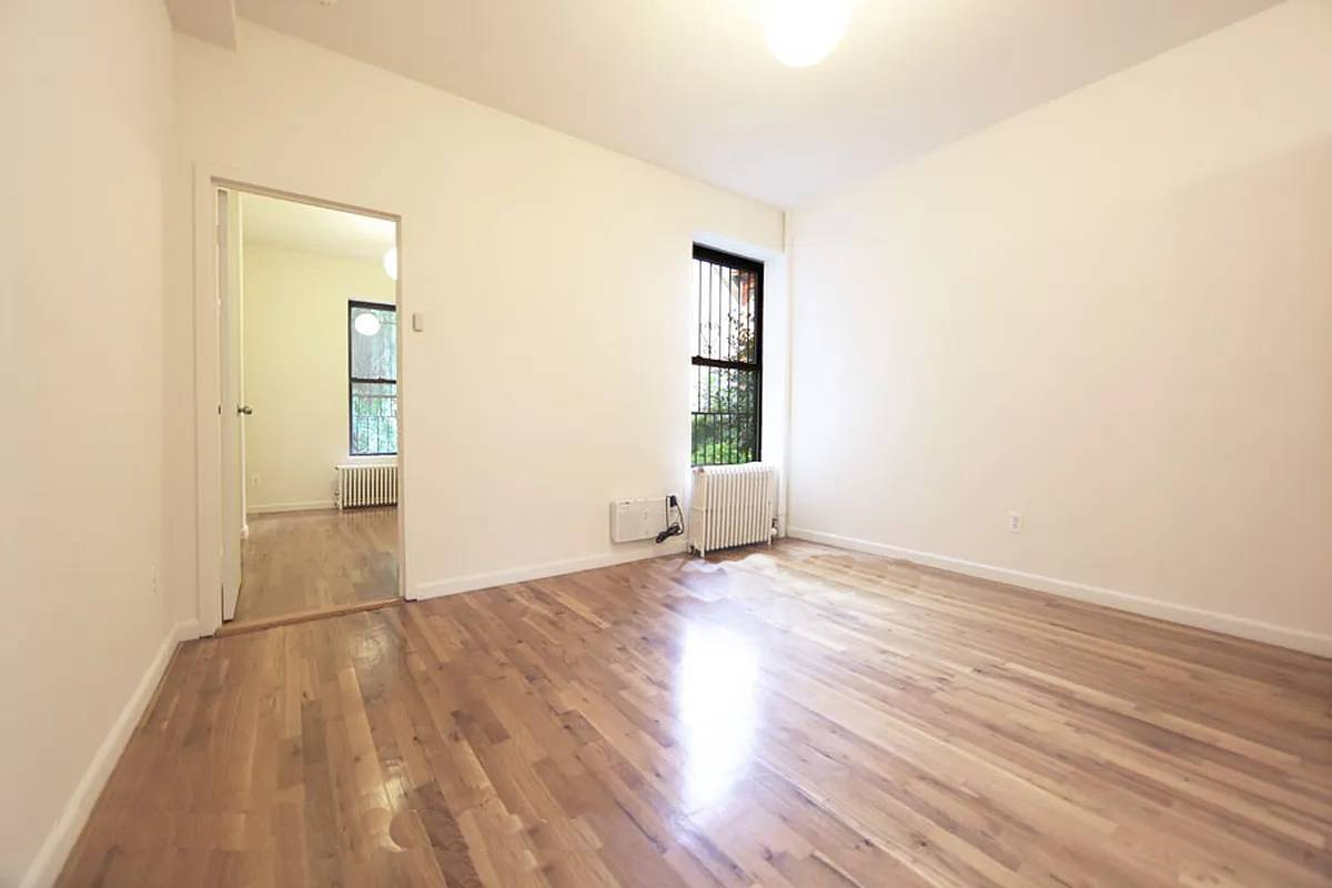 Photo - 549 Bergen St