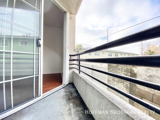 4320 S Centinela Ave Los Angeles, CA 90066 - 4320 S Centinela Ave Los Angeles, CA 90066 Apartment Unit 104