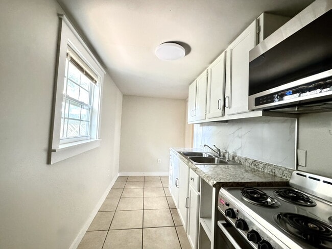 Photo - "Charming 2 Bed/1 Bath Home in Panama City Beach, FL - Your Perfect Beach Getaway!" Unit B