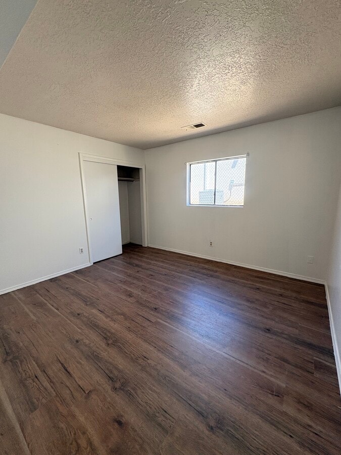 Photo - 132 Merlida Ct SW