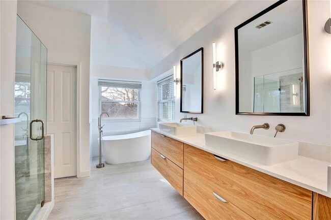 Photo - 4065 Honey Bear Loop