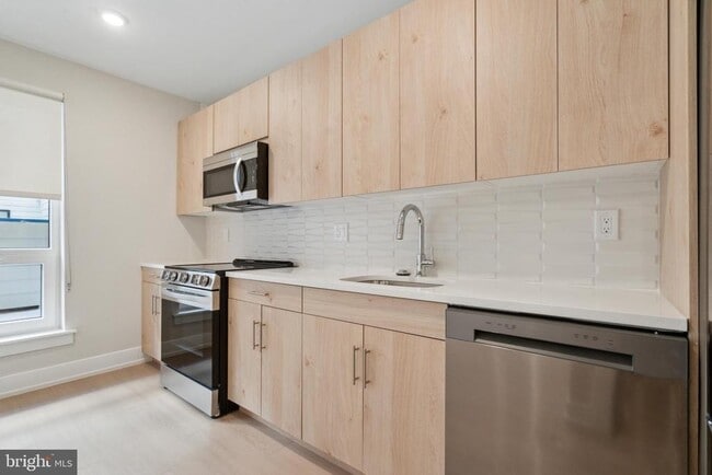 Building Photo - 922 N Broad St Unit 1 BEDROOM - 3RD FL Rental