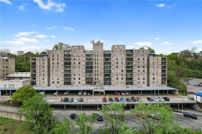 Building Photo - 2120 Greentree Rd Unit Apt 705E