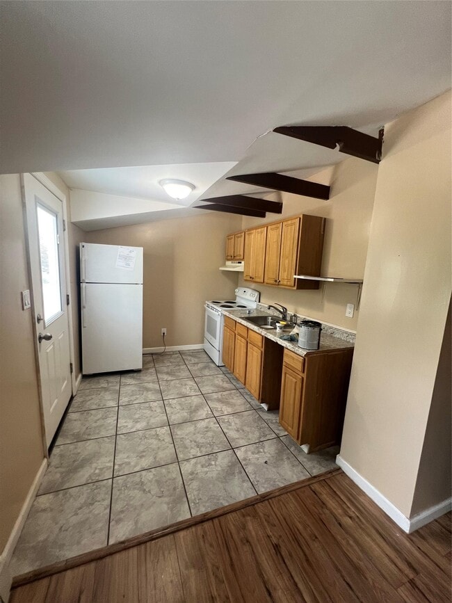 Building Photo - 3 Van Buren St Rental