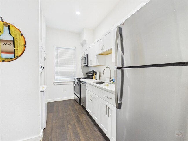 Photo - 1010 W 26th St Unidad 310