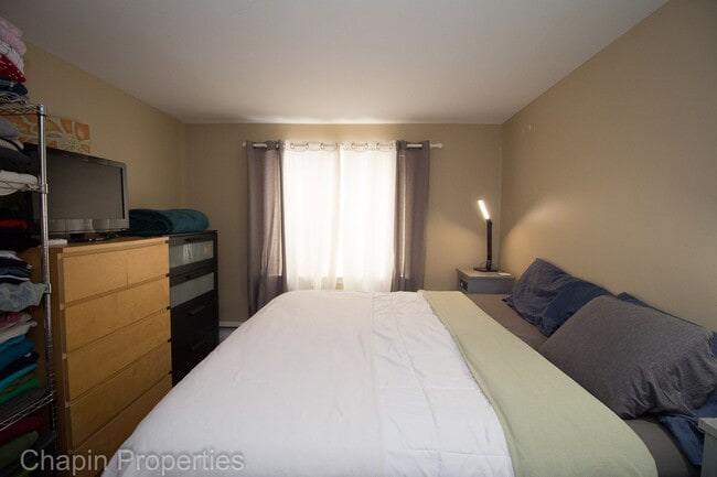 Photo - 2Br/1Bth, Great location, quiet area, Laundry in building