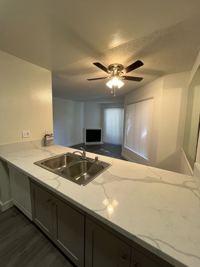 Building Photo - 1632 N Formosa Ave Unit 103