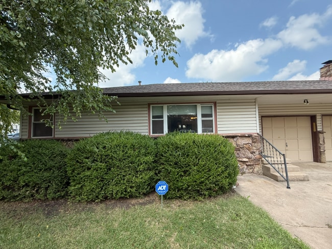 Building Photo - 1603 Timberline Dr Rental