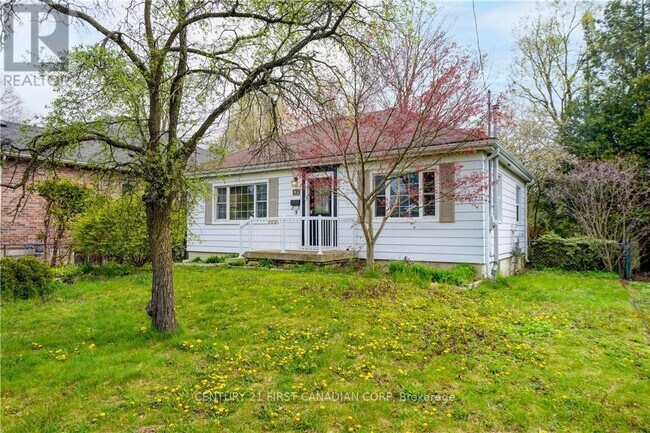Photo - 139 Britannia Ave