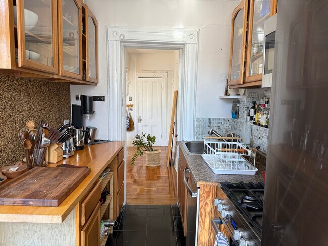 Photo - 814 Putnam Ave