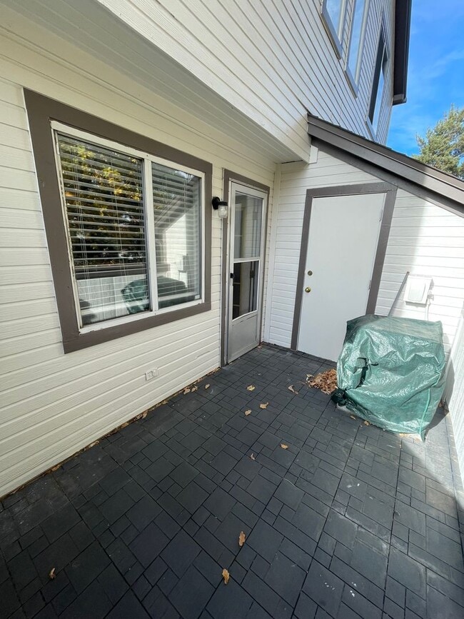 Photo - 4981 Garrison St