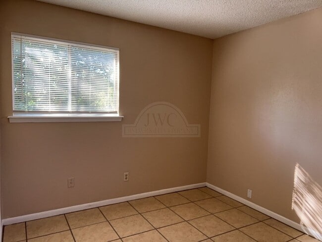 Photo - 1605 S FM 116