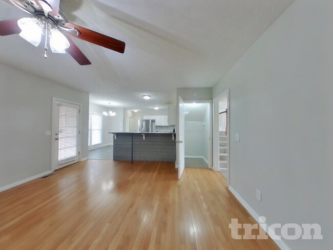 Photo - 107 Cross Creek Ln